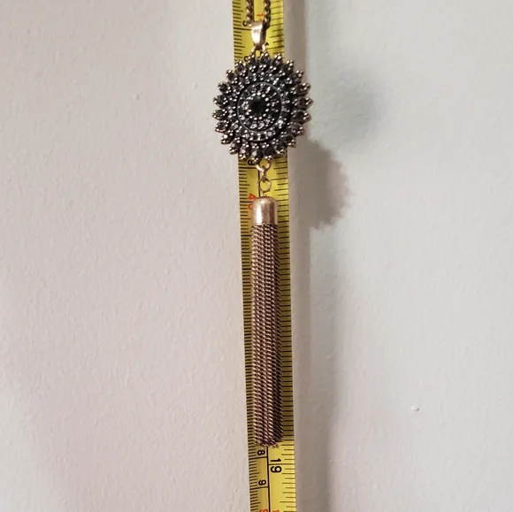 Reversible tassel pendant necklace - Picture 10 of 11